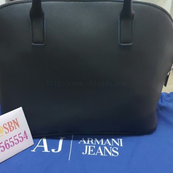กระเป๋าถือ Armani jeans Bugatti saffiano black ของแท้