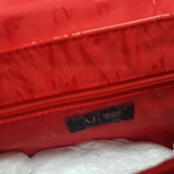 กระเป๋าสะพายหนังแก้ว Armani jeans รุ่น L Crss-Gloss Geo Red ของแท้