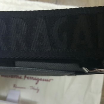 กระเป๋าสะพาย Ferragamo ของแท้