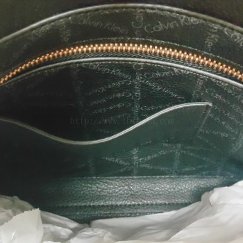 กระเป๋าสะพายข้างผู้หญิง CK ของแท้