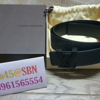 เข็มขัด Louis Vuitton Taiga ของแท้