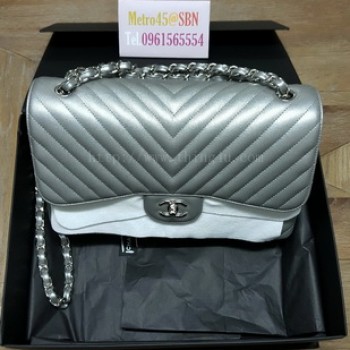 กระเป๋าสะพาย Chanel Classic Jumbo Caviar Chevron ของแท้