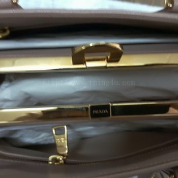 กระเป๋า Prada Saffiano Lux แท้