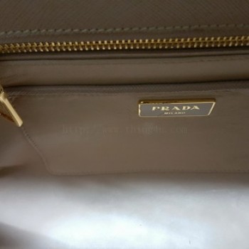 กระเป๋า Prada Saffiano Lux แท้