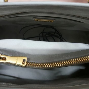 กระเป๋าถือ MIU MIU แท้