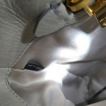 กระเป๋าถือ MIU MIU แท้