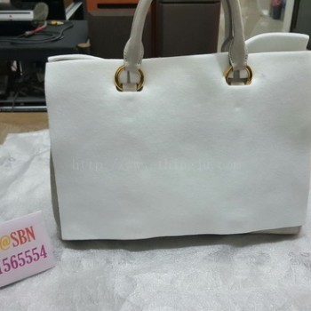 กระเป๋าถือ MIU MIU แท้