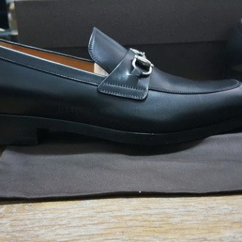 รองเท้าหนัง Gucci แท้