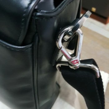 กระเป๋าสะพายหนัง Ferragamo แท้