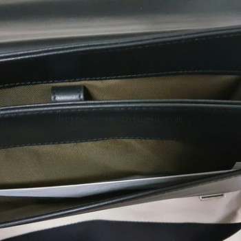 กระเป๋าสะพายหนัง Ferragamo แท้