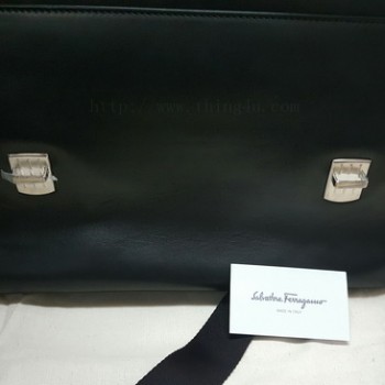 กระเป๋าสะพายหนัง Ferragamo แท้