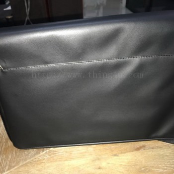 กระเป๋าใส่ notebook ยี่ห้อ urban studio