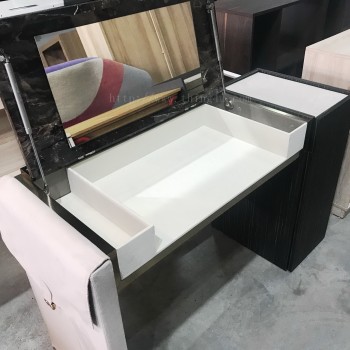 โต๊ะเครื่องแป้งSB ยี่ห้อLE LUXE รุ่น Lavela (ของใหม่)