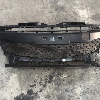 ตะแกรงกันชนหน้า MAZDA 3 BL แท้ รุ่นปลายปี