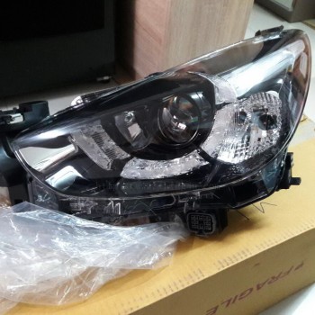 ไฟหน้าโปรเจคเตอร์ Mazda2 sky ของใหม่ แท้ ข้างซ้าย