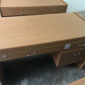 ขายโต๊ะทำงานสีครีม ขนาด 59x120x75cm. 