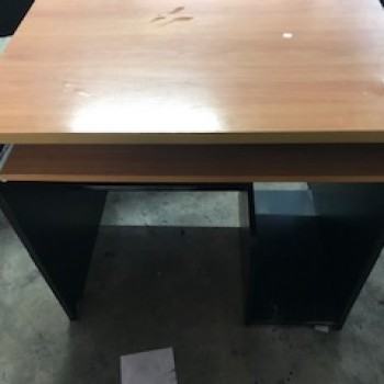 ขายโต๊ะทำงานสีน้ำตาลดำ ขนาด 60x80x75cm.
