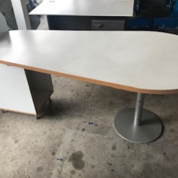 โต๊ะทำงานสีขาว ขนาด ก.ซ้าย57 ขวา90 x83x68.2cm.