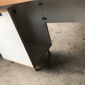 โต๊ะทำงานสีขาว ขนาด ก.ซ้าย57 ขวา90 x83x68.2cm.