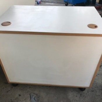 ตู้เก็บเอกสารเอนกประสงค์มีล้อ แบบมีบานปิด สีขาว 50.2x83x68.2cm. 