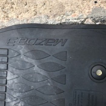 ขาย ผ้ายางรถยนต์ ยี่ห้อ มาสด้า ของแท้ ใหม่ มีตำหนิ